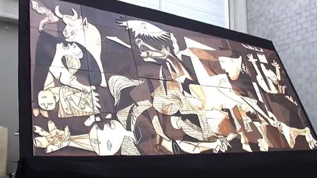 El Guernica más dulce: una inmensa tableta de de chocolate reproduce el cuadro de Picasso