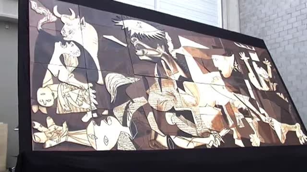 El Guernica más dulce: una inmensa tableta de de chocolate reproduce el cuadro de Picasso