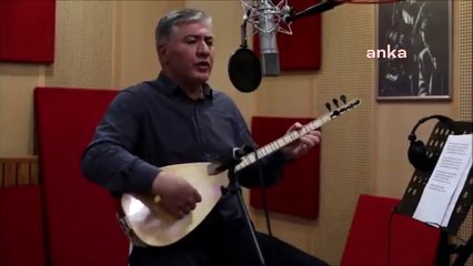 CHP'li Murat Emir hem çaldı hem söyledi: "Dünya Arsızındır Fırsat Pirsizin"