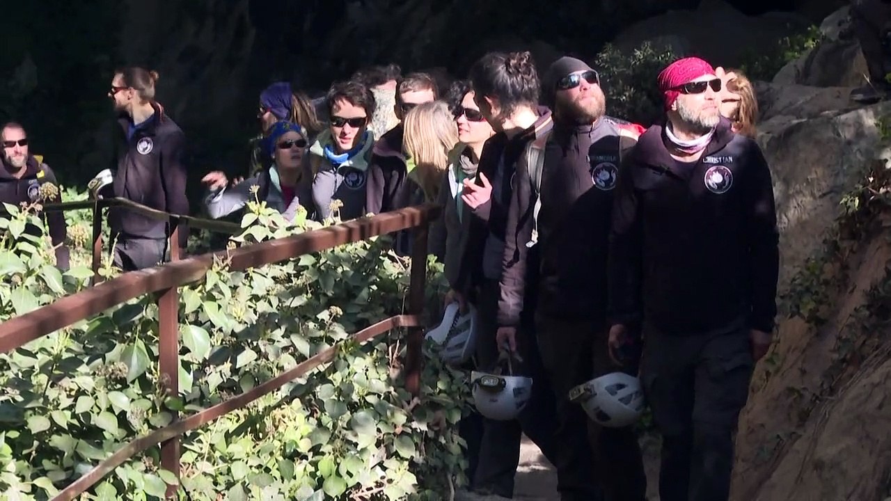 Freiwillige verlassen nach 40 Tagen Höhle in Frankreich