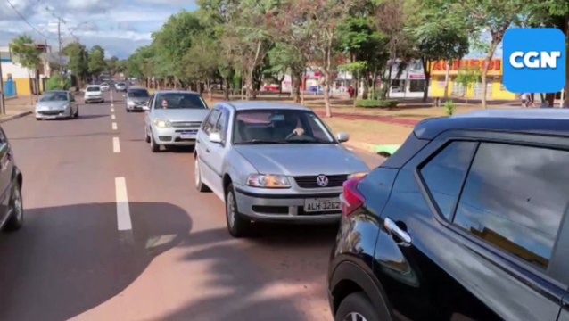 Pais, professores e parte da comunidade realizam carreata pela volta às aulas em Cascavel
