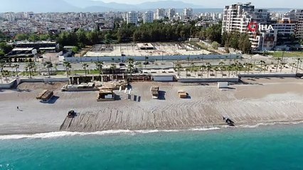 Dünyaca ünlü sahil traktörlerle tarla gibi sürülüp sezona hazırlanıyor