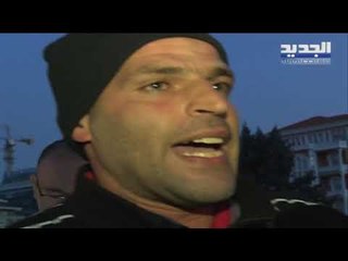 مواطن يبكي ويصرخ في تظاهرة "لا ثقة بالحكومة": أريد أن أعيش! - راشيل كرم