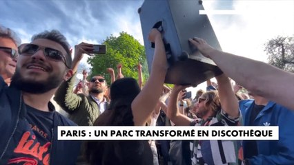 Ce dimanche 25 avril, plusieurs centaines de personnes ont improvisé une fête dans le parc des Buttes-Chaumont (Paris)