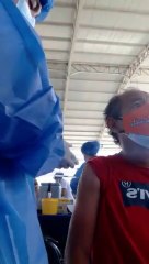Enfermero inyectó a un adulto mayor pero no le inoculó la vacuna en Guayaquil