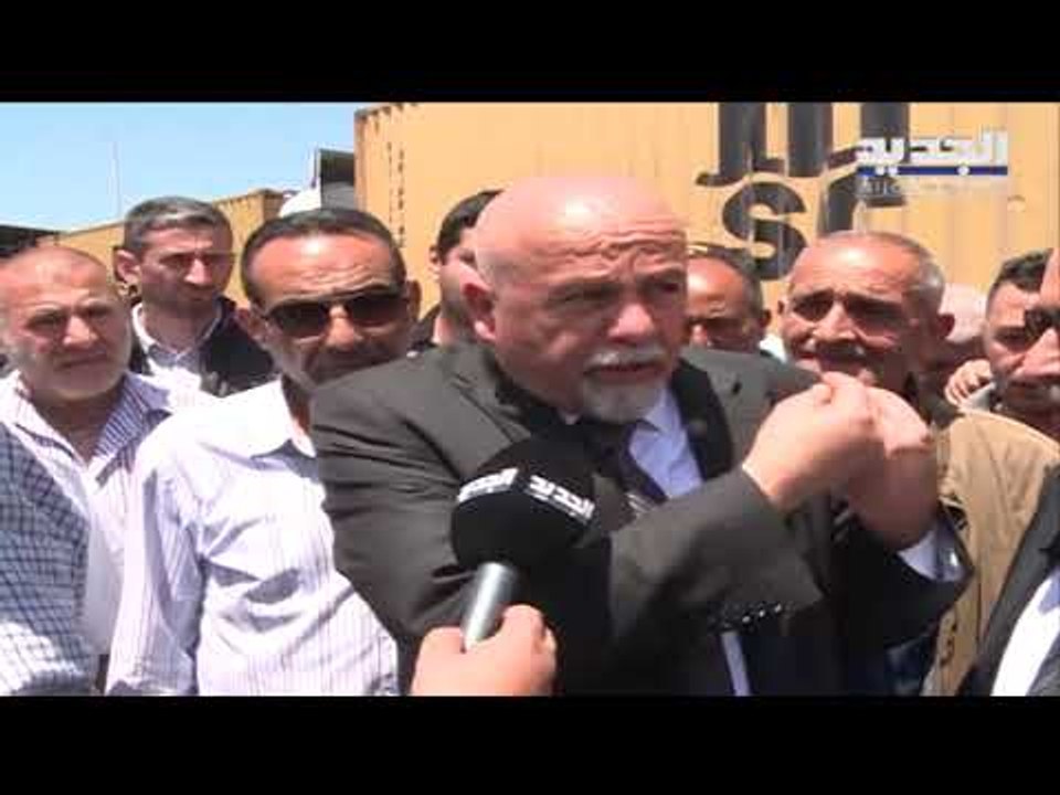 مواجهة في مرفأ بيروت بين أصحاب الشاحنات وعمالِ المرفأ من جراء الإضراب - ليال بو موسى