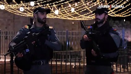 İsrail geri adım attı! Filistinliler Şam Kapısı'ndaki barikatları kaldırdı