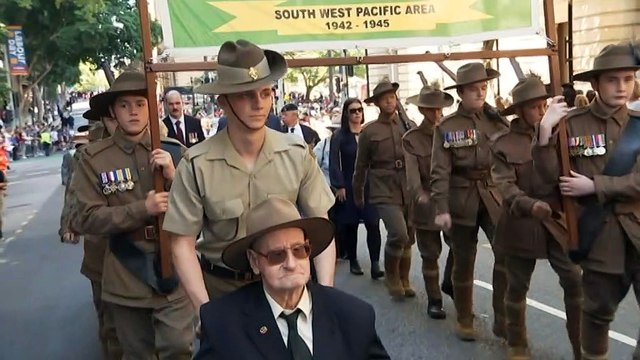 Queenslanders gather to commemorate Anzac Day