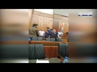 مجموعة من حزب سبعة يقتحمون قاعة مجلس النواب