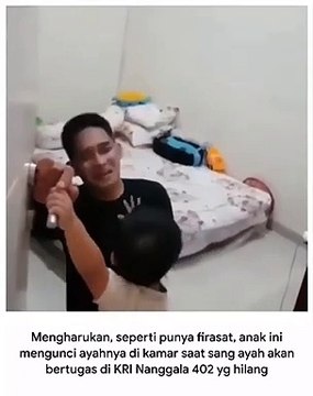 Xót xả cảnh con trai thủy thủ tàu ngầm bị chìm ở Indonesia gào khóc, không cho bố đi làm