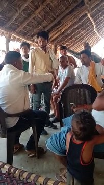 सीतापुर: दो प्रधान प्रत्याशी वोट मांगने को लेकर आपस मे भिड़े