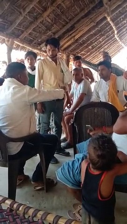 सीतापुर: दो प्रधान प्रत्याशी वोट मांगने को लेकर आपस मे भिड़े
