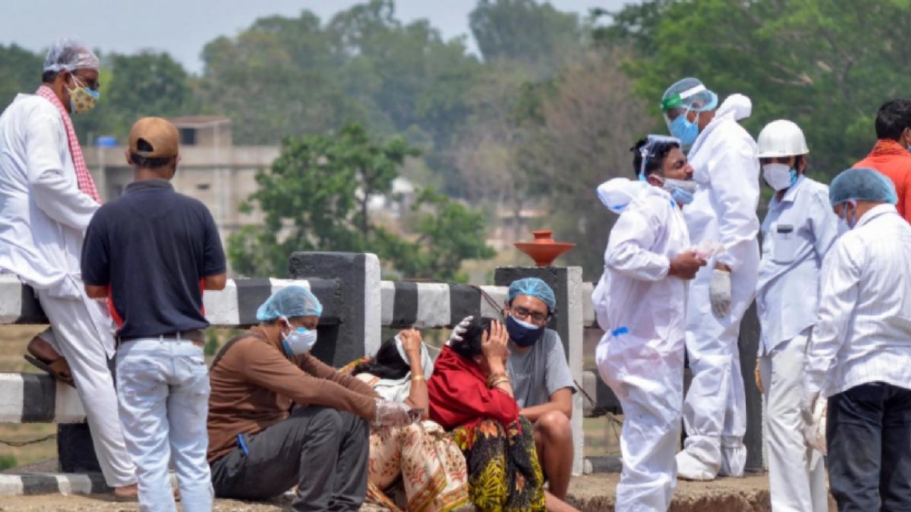 Over 3.52 lakh Covid cases in India in new record high