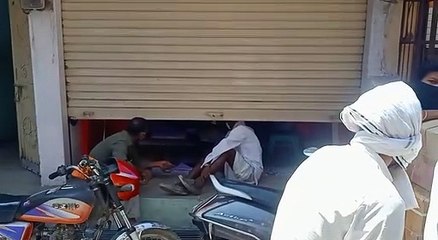 शहर के कुछ क्षेत्रों में दुकानदारों द्वारा टोटल लॉकडाउन का उल्लंघन किया जा रहा