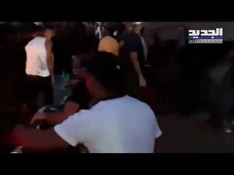 متظاهرون يقتحمون مكتب النائب السابق مصباح الاحدب ويطوقون منزله