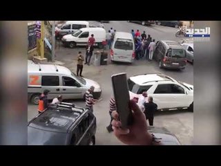 لحظة إقدام عناصر بلدية النبطية على فضّ الاعتصام والاعتداء على مصوّر "الجديد"