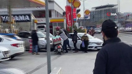 İstanbul’da kaza sonrası kasklı ve yumruklu kavga kamerada