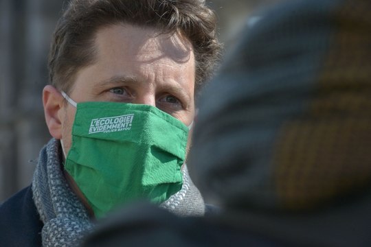 “Boomers”, “fachos”, “Zemmour” : la campagne surréaliste d’Europe Ecologie-Les Verts pour la région Île-de-France