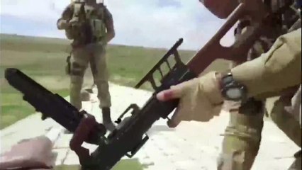 Gözü bağlı Türk askeri 2 dakikada makineli tüfeği söküp takıyor