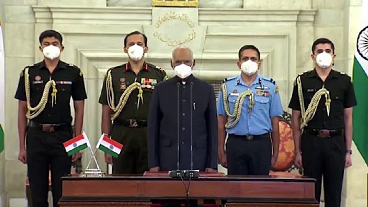 India supera de nuevo récord de positivos y muertes diarias