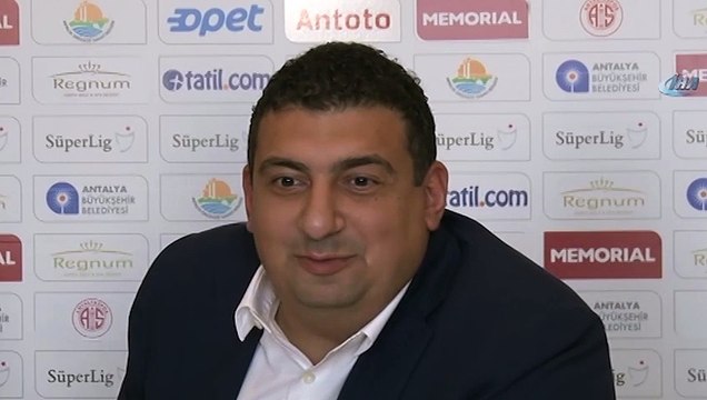 Antalyaspor Başkanı Ali Şafak Öztürk gözyaşlarını tutamadı