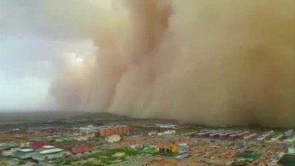 Una tormenta de arena del Gobi avanza por Mongolia interior