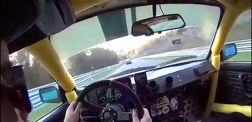 Yarış pistinde zincirleme kaza