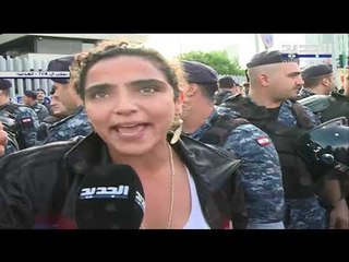 المحتجون يحاصرون مبنى الـ"TVA" بالعدلية في بيروت