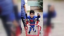 Kas hastası 5 yaşındaki Halil İbrahim, hayırsever tarafından alınan yürüteç sayesinde ilk adımı attı