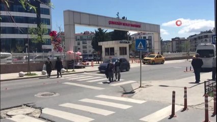 Yolun karşısına geçerken minibüsün altında kaldı...Feci kaza kamerada