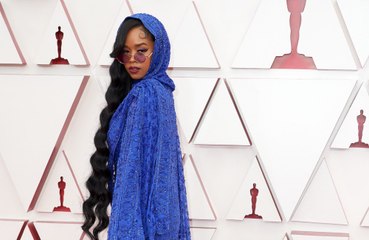 H.E.R. calls on artists to tell the truth