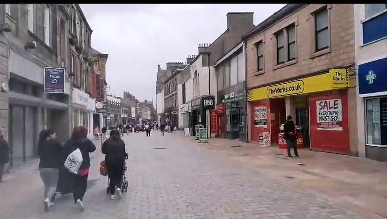 Kirkcaldy High Street shops reopen on first day of trading after