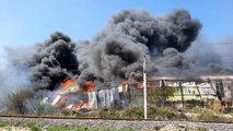 Osmaniye'de geri dönüşüm fabrikasında yangın... İtfaiye ekiplerinin müdahalesi devam ediyor