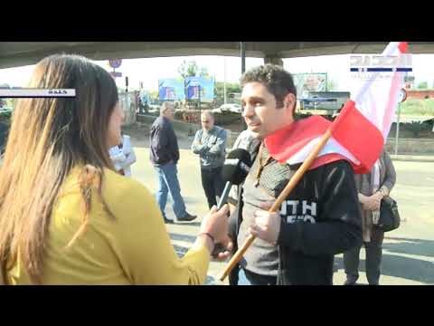 زوجة الشهيد علاء أبو فخر تستقبل قافلة الثورة عند مثلث خلدة