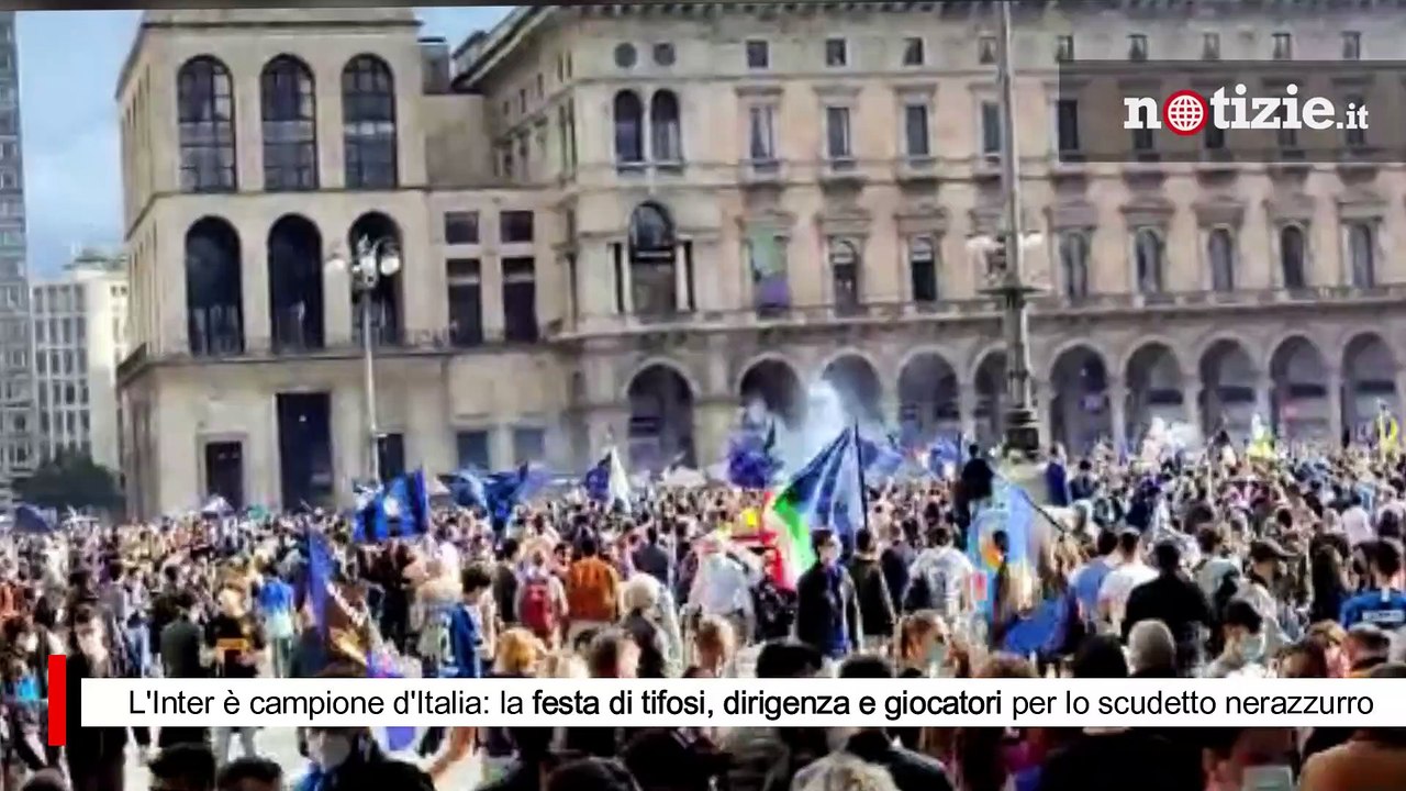 Inter, festa scudetto a Milano: tifosi, giocatori e dirigenti esultano "Campioni d'Italia"