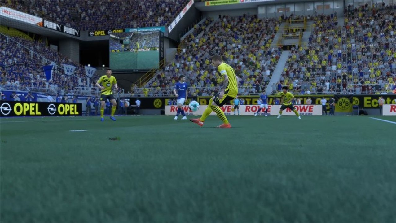 FIFA 21: Flick up for Volley