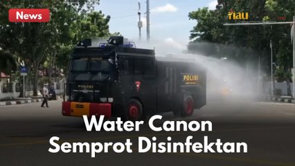 MANDI DISINFEKTAN !!! 4 UNIT WATER CANON SEMPROT DISINFEKTAN DI SEJUMLAH RUAS JALAN DI PEKANBARU !!