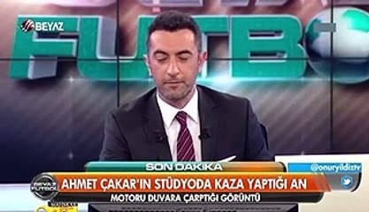 Stüdyoda motosiklete binen Ahmet Çakar, hızını alamayıp duvara çarptı: "Ölümü hissettim"