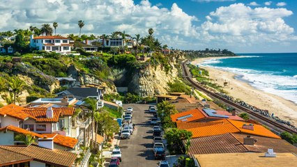 17 Delightful U.S. Beach Towns With Laid-back Vibes and Stunning Coastal Views