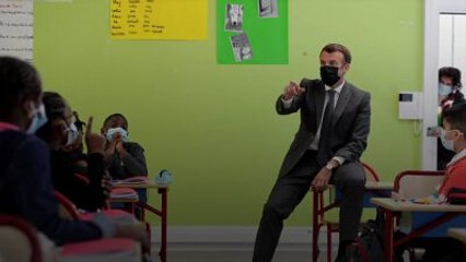 Emmanuel Macron présente une reprise de l'activité "par étapes"