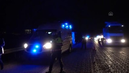 KIRIKKALE - Devrilen tırın sürücüsü yaralandı