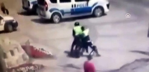 Motosikletli polise çarpıp kaçtı
