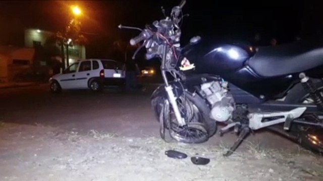 Entregador fica ferido ao bater contra veículo Corsa no Bairro Alto Alegre