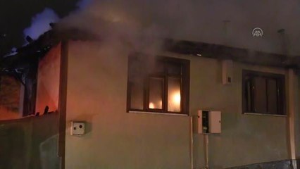 Son dakika haber: Kastamonu'da odunlukta çıkan ve 4 eve sıçrayan yangın kontrol altına alındı