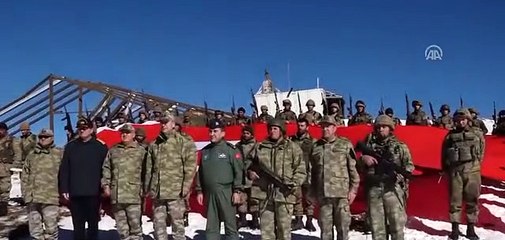 Erdoğan, Akar'ın telefonuyla Mehmetçiğe böyle seslendi