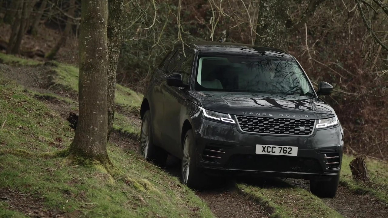 2021 Range Rover Velar D300 Off-Road driving