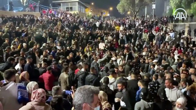 İsrail polisi, Şam Kapısı'nda Filistin bayrağı açan gruba saldırdı