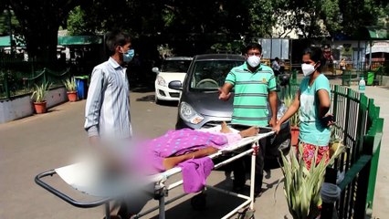 Nyílt utcán halnak meg COVID-betegek Indiában