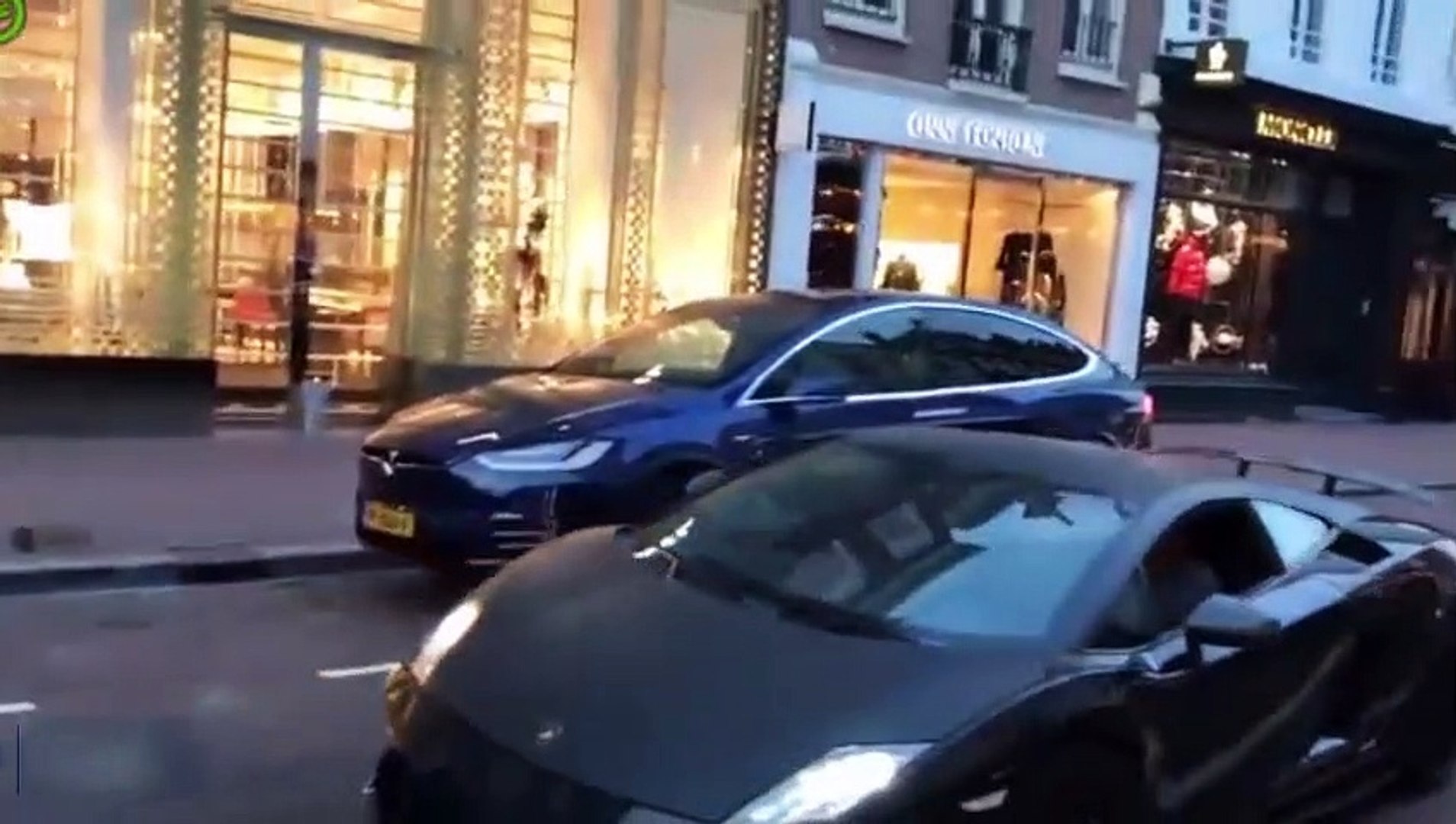 ⁣Lamborghini'yi rezil eden Tesla