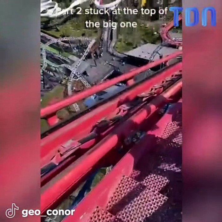 Des passagers se retrouvent bloqués en haut du «Big One» à cause d’un problème technique